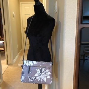New with tags beautiful Elliott Luca crossbody.